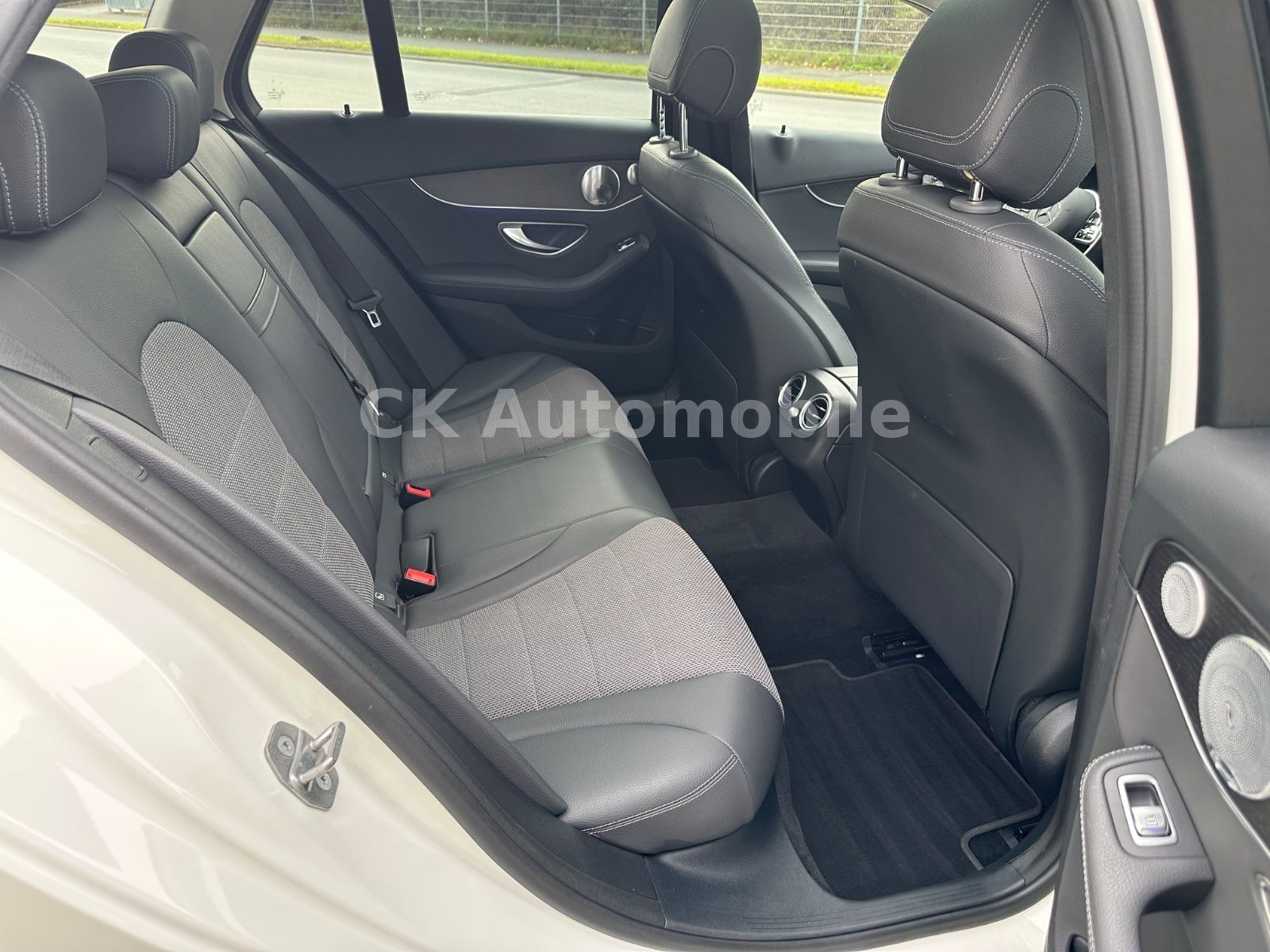 Fahrzeugabbildung Mercedes-Benz C300d T 4Matic Avantgarde/Burmeste/Navi/LED/360°