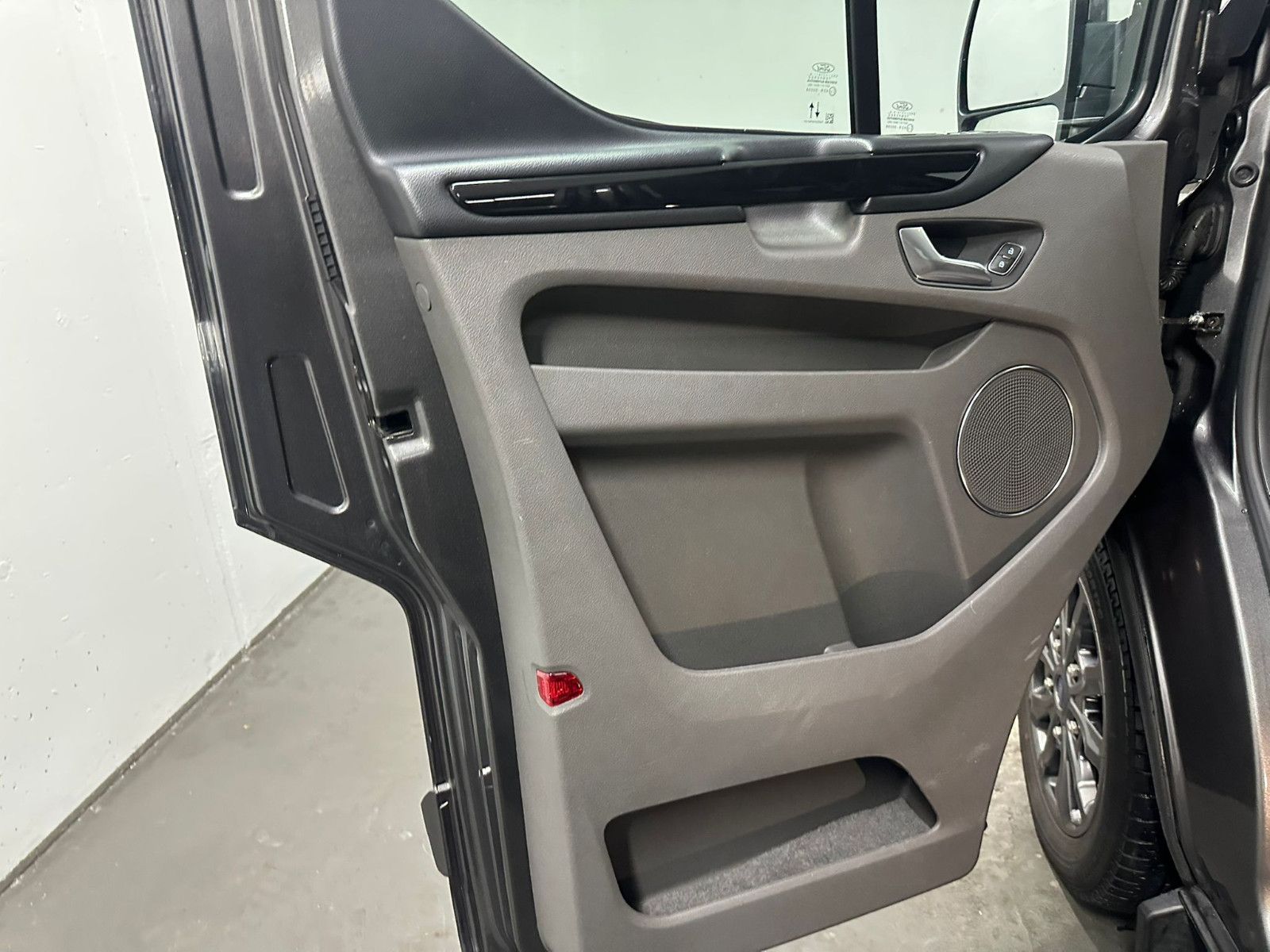 Fahrzeugabbildung Ford Tourneo Custom  320 L2H1 Titanium X*ACC*SDH*2KLI