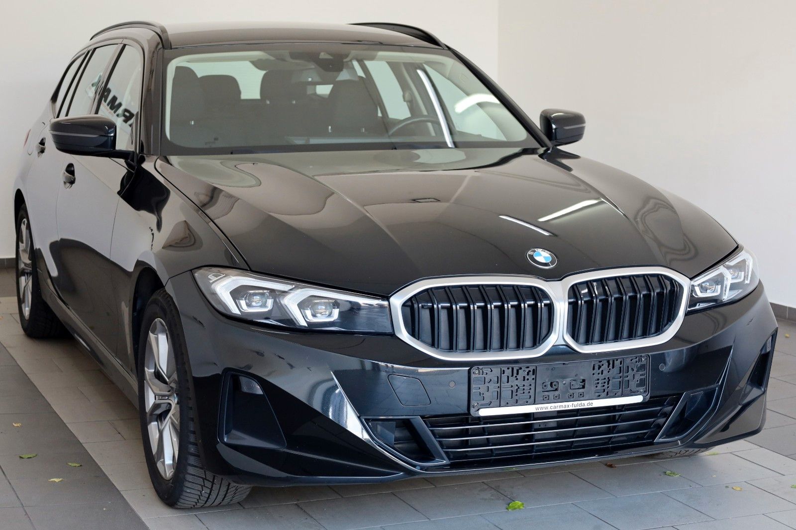 Fahrzeugabbildung BMW 320dA xDrive Touring Navi,LED,SH,PDC,Widescreen