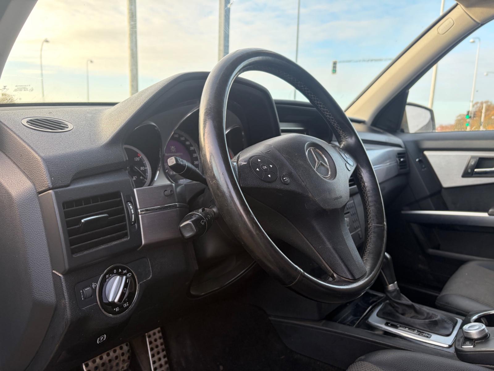 Mercedes-Benz GLK350 2010 — photo 12