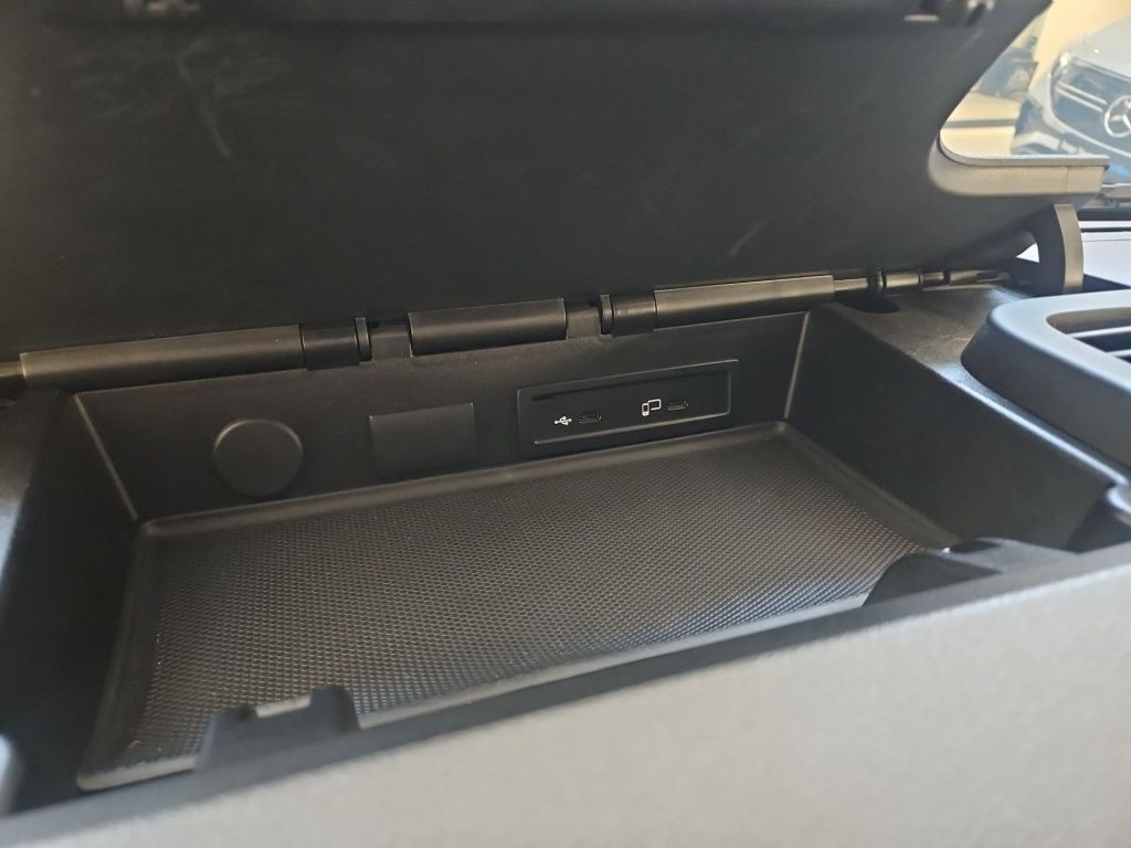 Fahrzeugabbildung Mercedes-Benz Sprinter 317 Kombi L2H2 Mobility Rollstuhl Lift