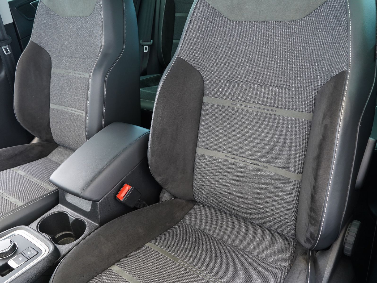 Fahrzeugabbildung SEAT Ateca 1.5 TSI ACT Xperience LED/NAVI/ACC/AHK