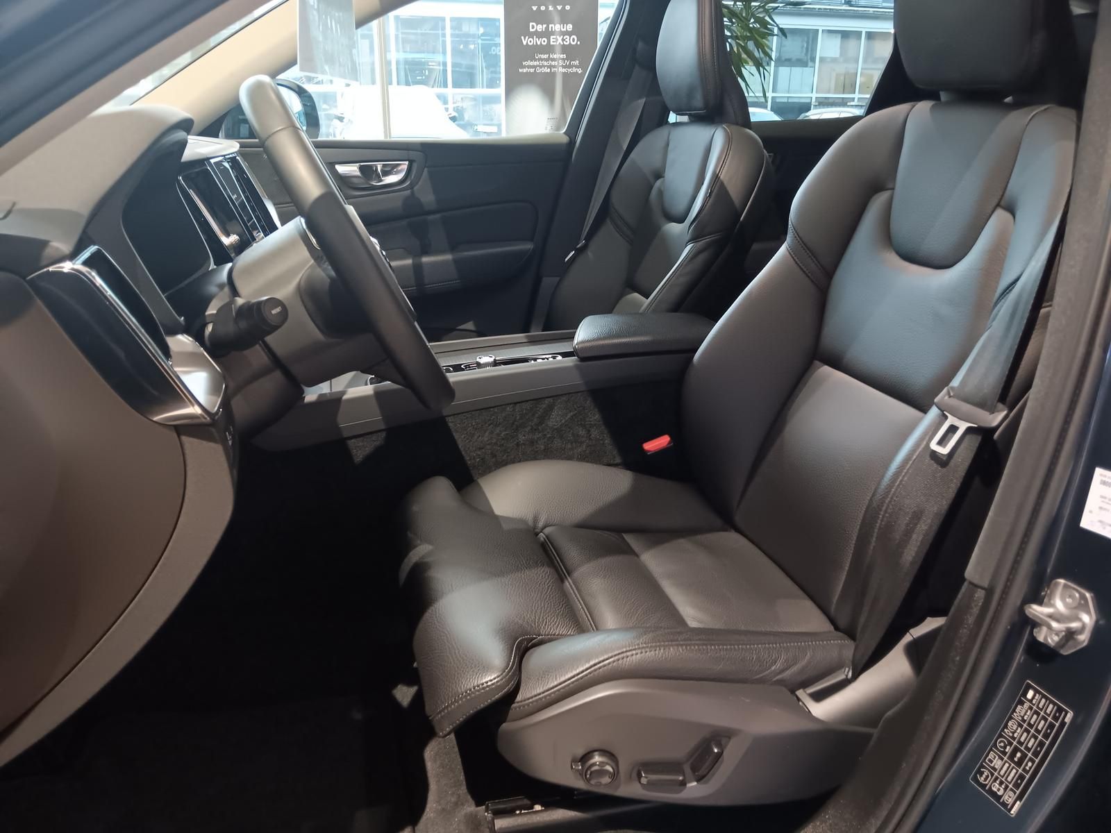 Fahrzeugabbildung Volvo XC60 T6 AWD Recharge Inscription