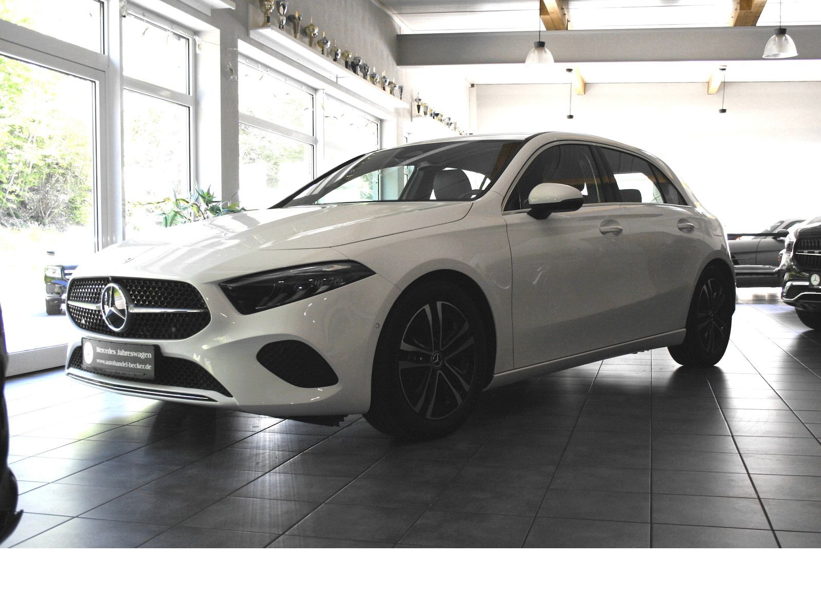 Fahrzeugabbildung Mercedes-Benz A 200 d Progr.Advanced*AHK*DISTRONIC*Winterpaket