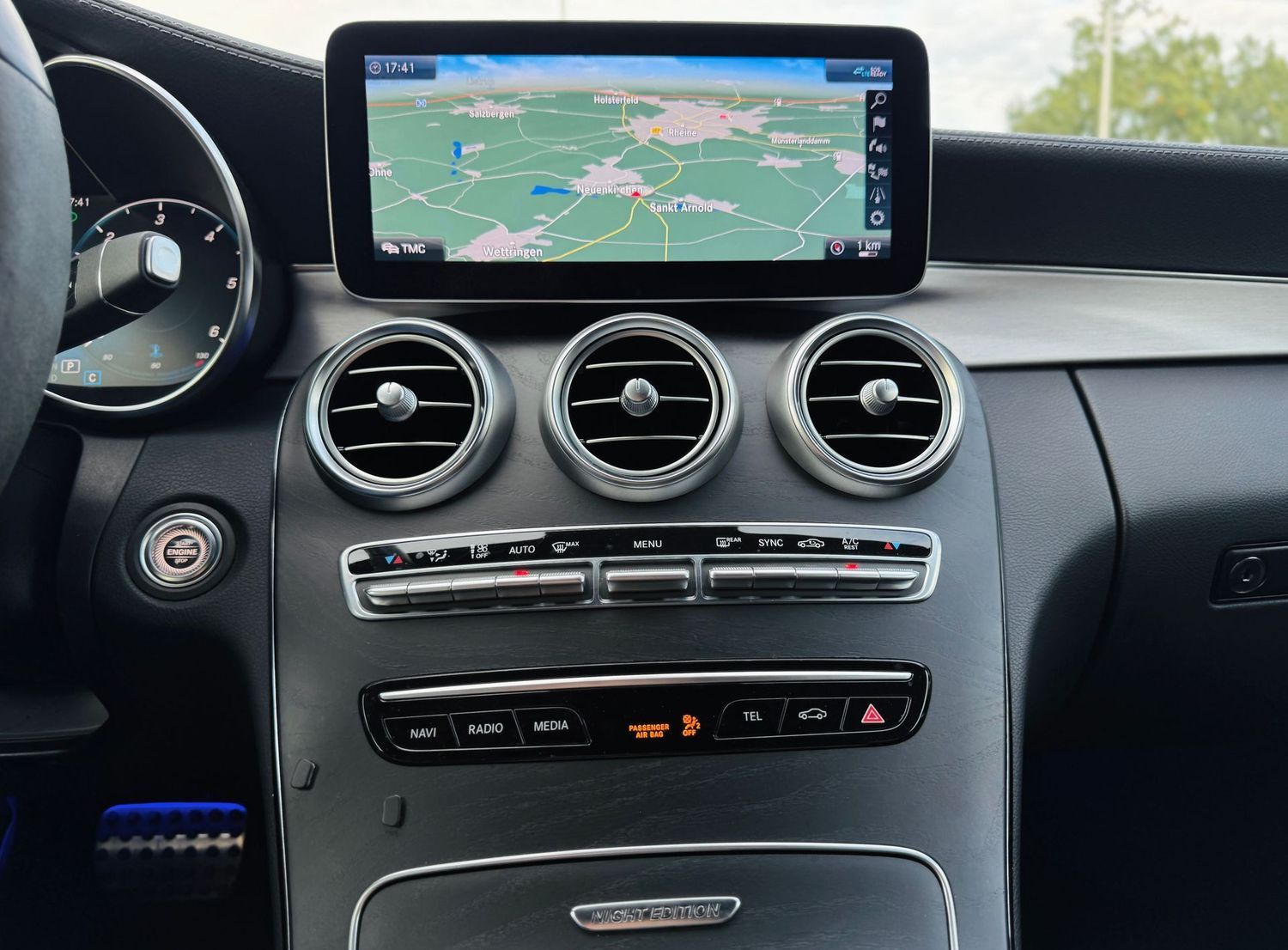 Fahrzeugabbildung Mercedes-Benz C 220 T d AMG NIGHT Edition - AHK schw., Distron