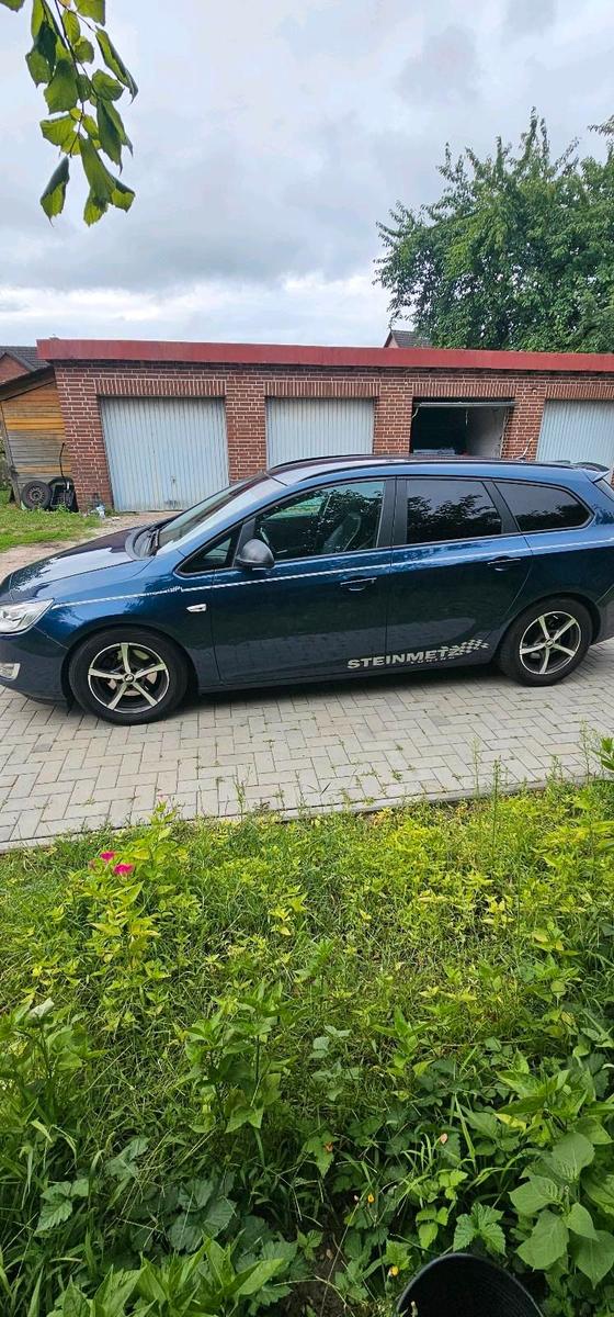 Opel Astra 2011 — photo 5
