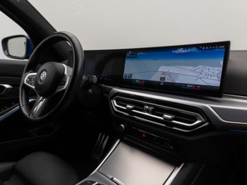 Fahrzeugabbildung BMW 330e Tour M Sport Komfortzugang Kamera 18"M LMR