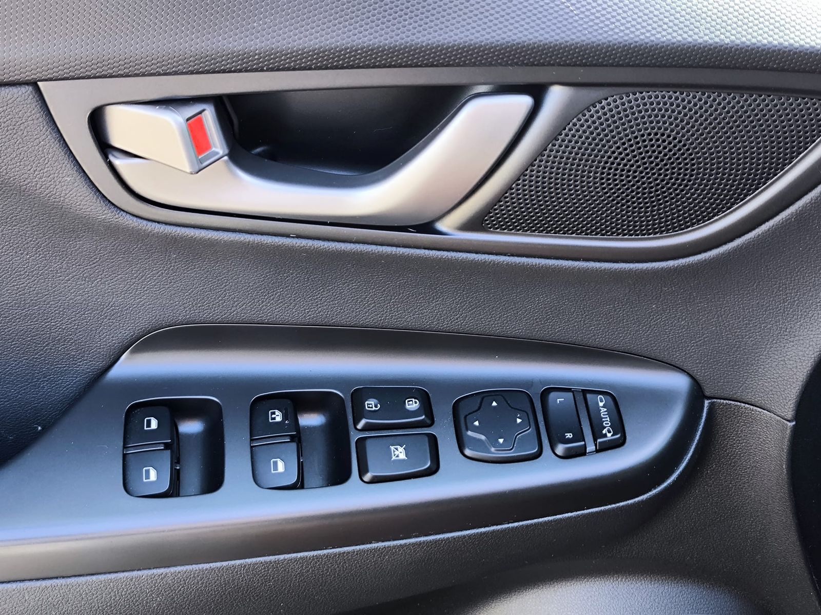 Fahrzeugabbildung Hyundai Kona Premium GLASD+LED+NAVI+KAM+SHZ+AHK+ACC+