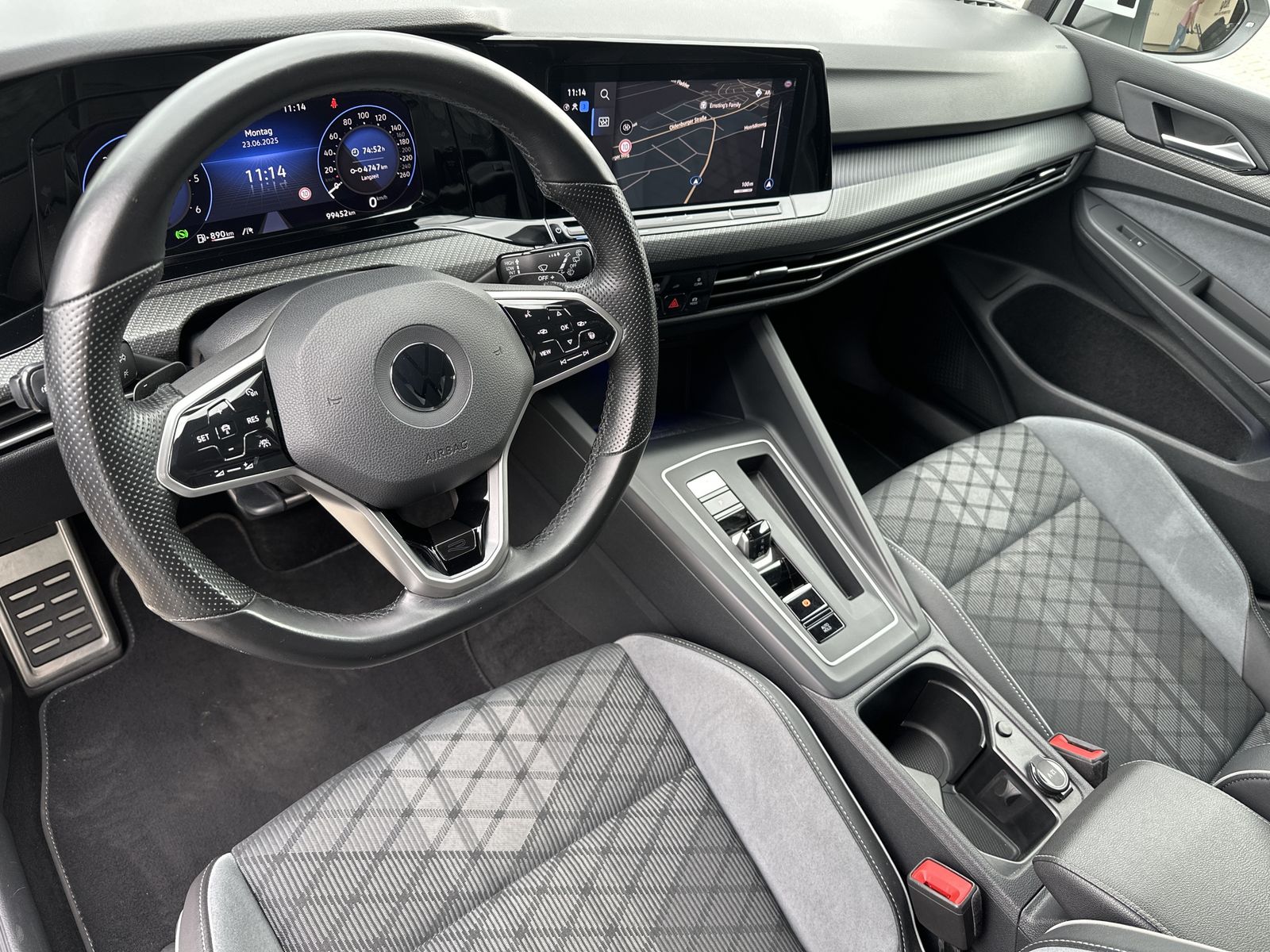 Fahrzeugabbildung Volkswagen Golf Variant 2.0 TDI DSG R-Line NAV+LED+H&K+ACC