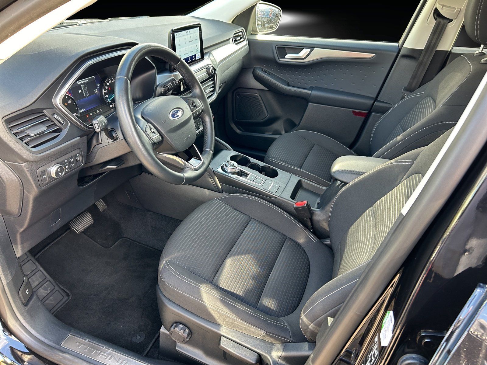 Fahrzeugabbildung Ford Kuga Titanium PHEV AHK-abnehmbar Navi Soundsyste