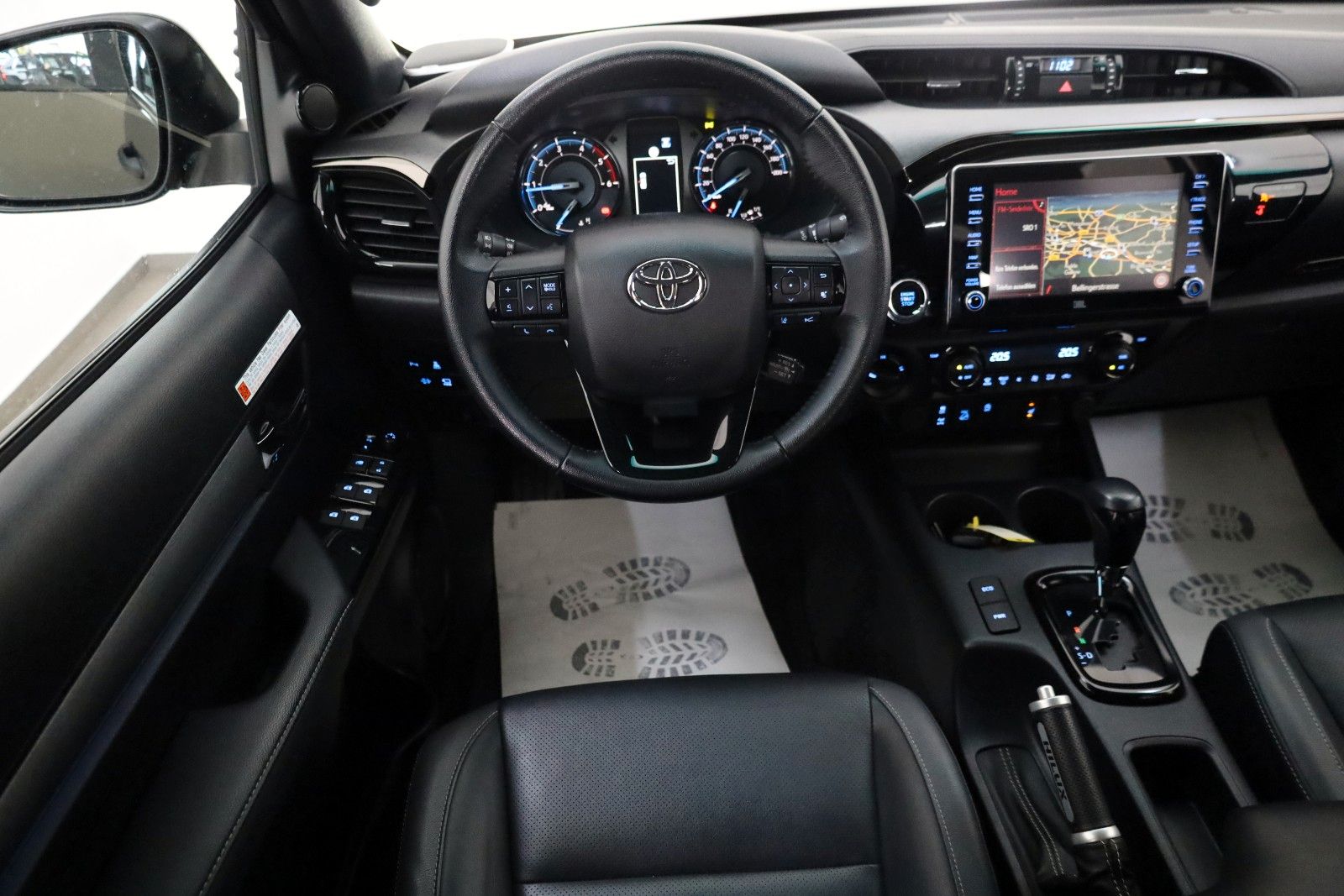 Fahrzeugabbildung Toyota Hilux 2.8 D-4D Invincible,ACC,Rollo,Rollbüg.,AHK