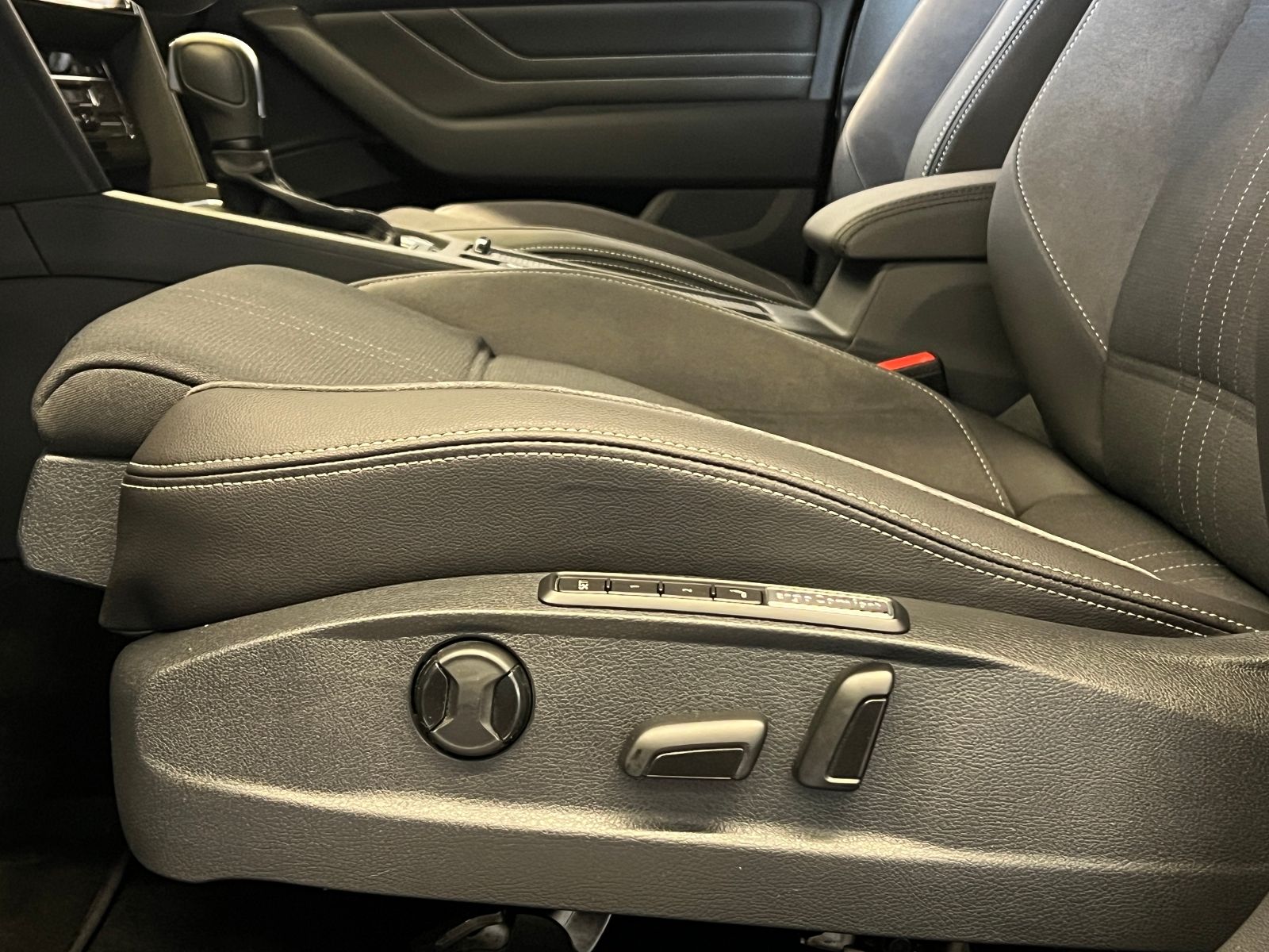 Fahrzeugabbildung Volkswagen Passat Alltrack Variant 2.0 TDI DSG 4MOTION *AHK