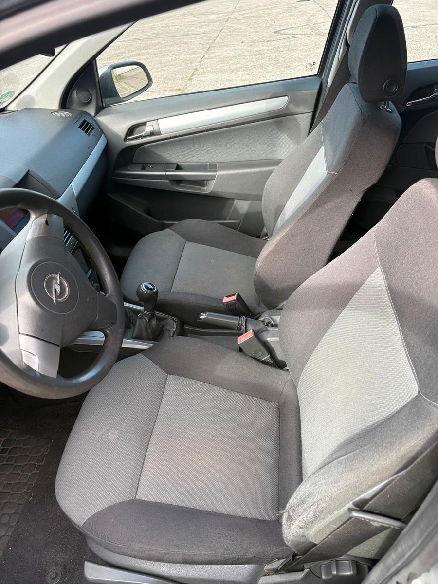 Opel Astra 2005 — photo 8