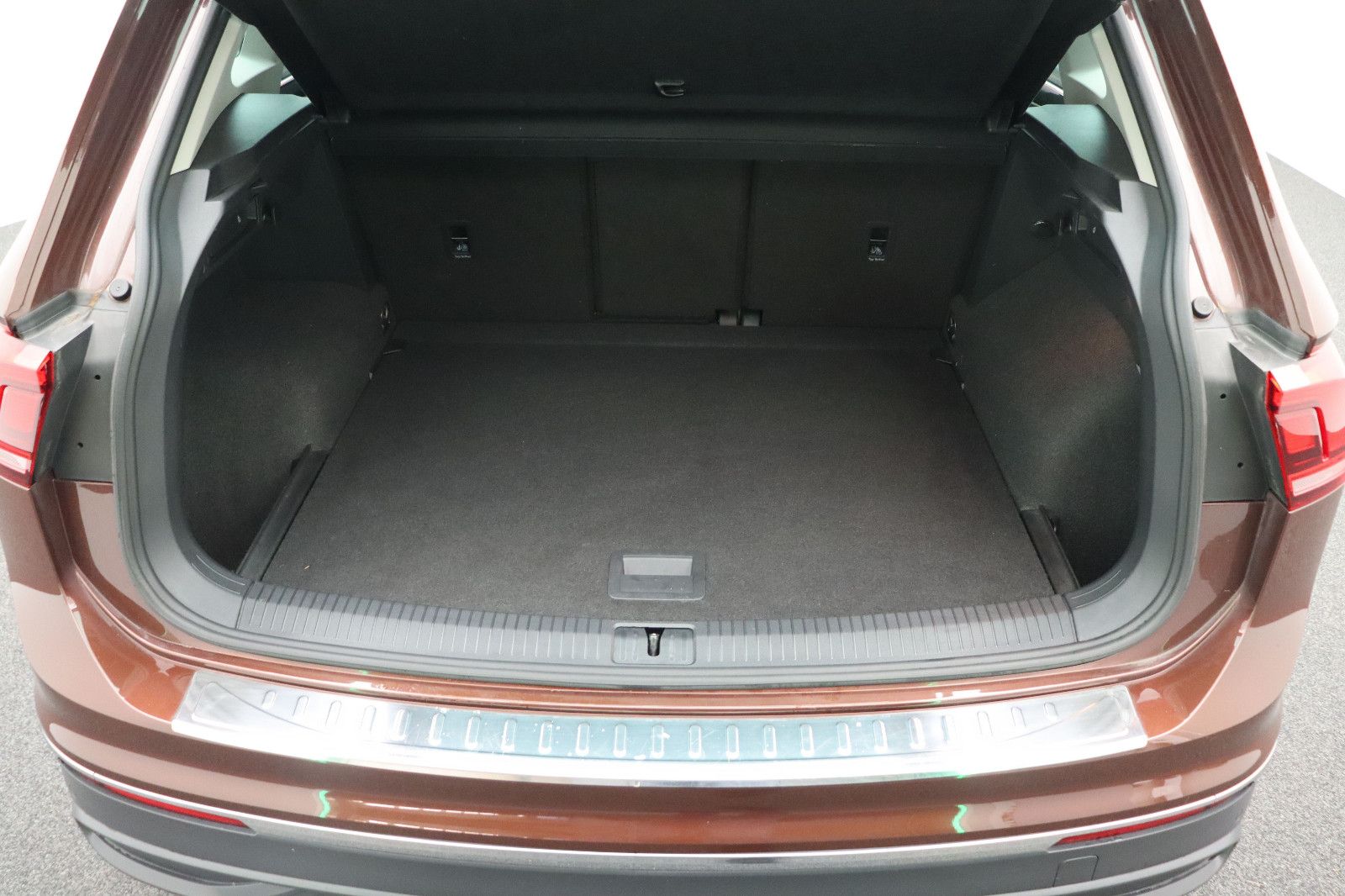 Fahrzeugabbildung Volkswagen Tiguan 1.5 DSG Life ACC LED Apple CarPlay