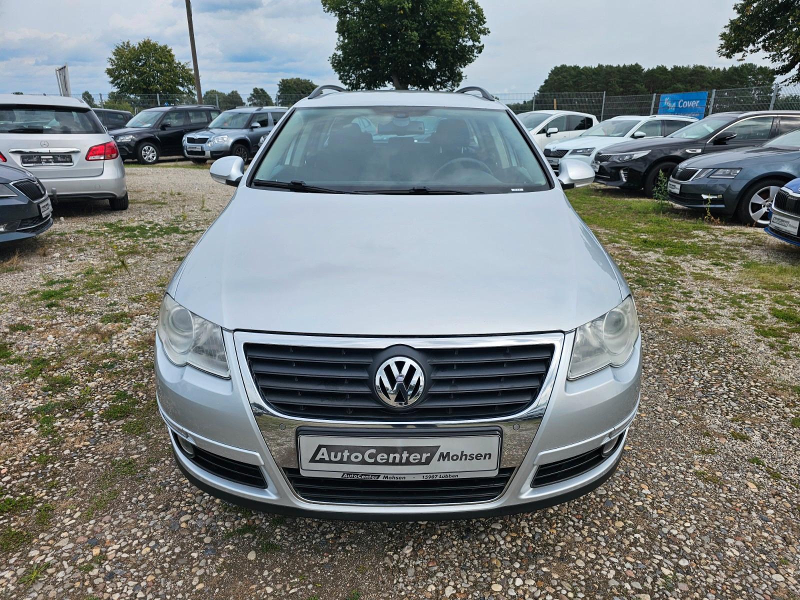 Volkswagen Passat 2010 — rear view