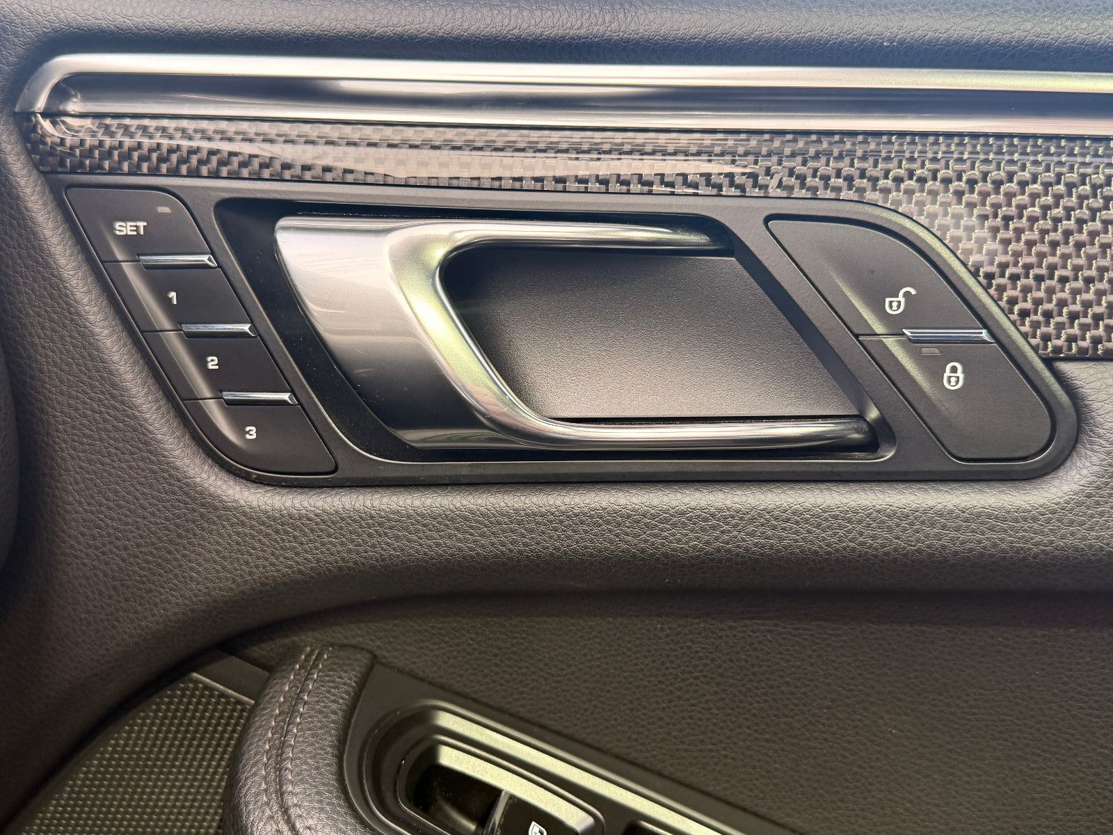 Fahrzeugabbildung Porsche Macan S Diesel/PANO/360°/MEMORY/SOUND/SHZ