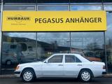 Mercedes-Benz 260 E Limousine PKW Oldtimer AHK - Mercedes-Benz 260 mit Benzin-Antrieb