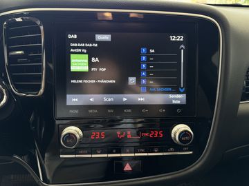 Mitsubishi Outlander PHEV PLUS Spirit-Paket 2.4 MIVEC 4WD