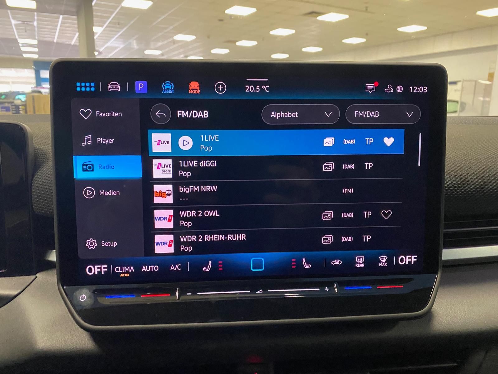 Fahrzeugabbildung Volkswagen T-Roc 1.5 eTSI R-Line NEUES MODELL AHK+ACC+KAMER