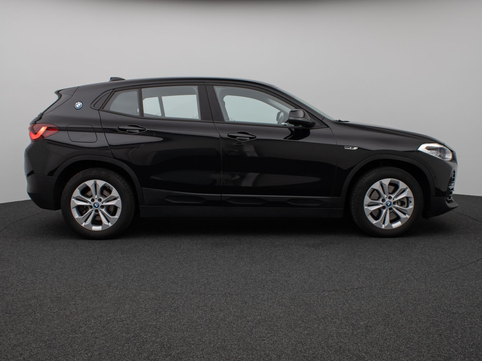 Fahrzeugabbildung BMW X2 xD25e HUD DAB H/K Navi+ Parkassist Alarm LED