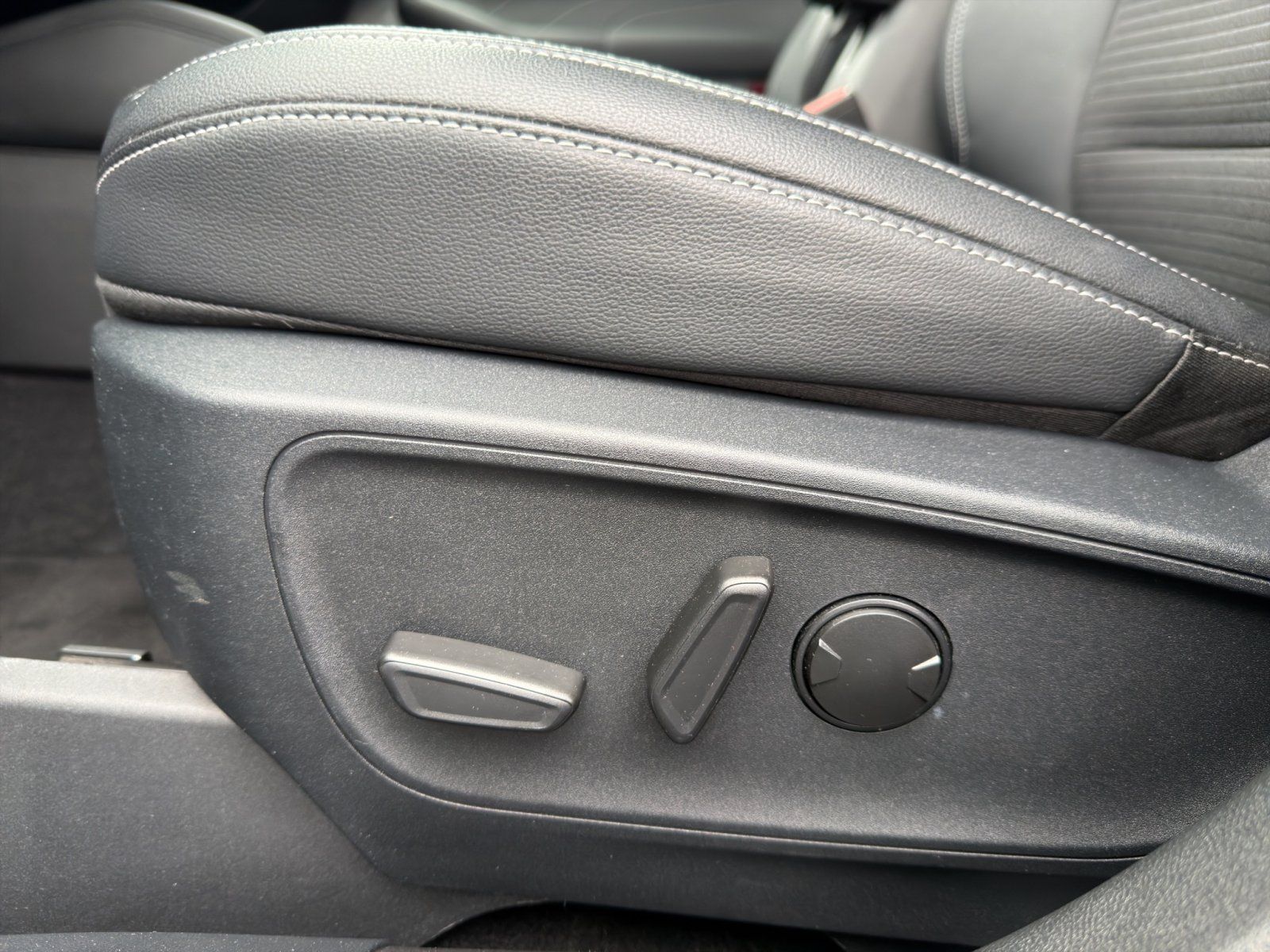 Fahrzeugabbildung Ford Kuga Hybrid Titanium X