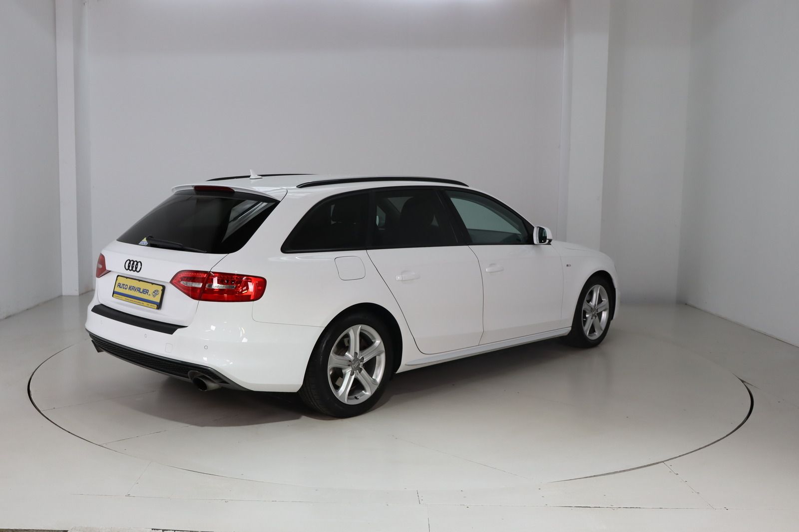 Fahrzeugabbildung Audi A4 1.8 TFSI Attraction Avant S-line * Bi-Xenon *