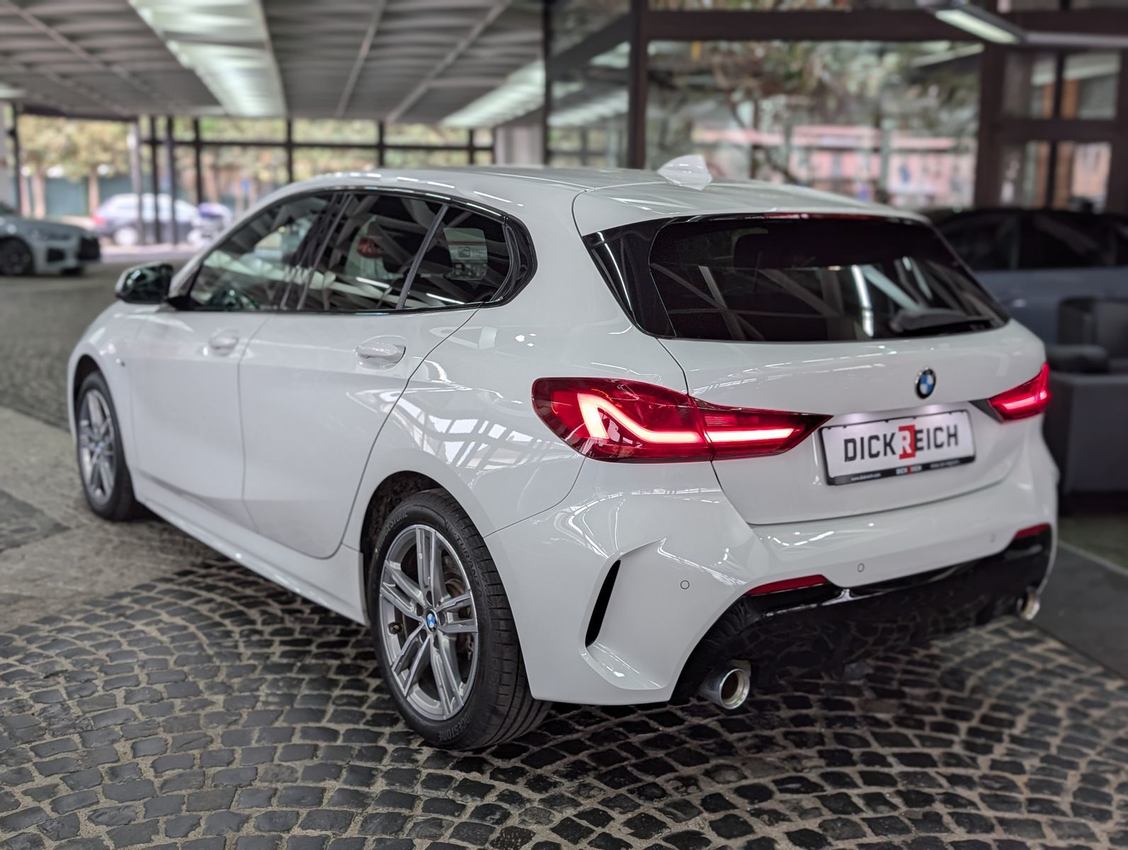 Fahrzeugabbildung BMW 120 i M Sport Shadow-Line AHK VIRT APP AMBI LED