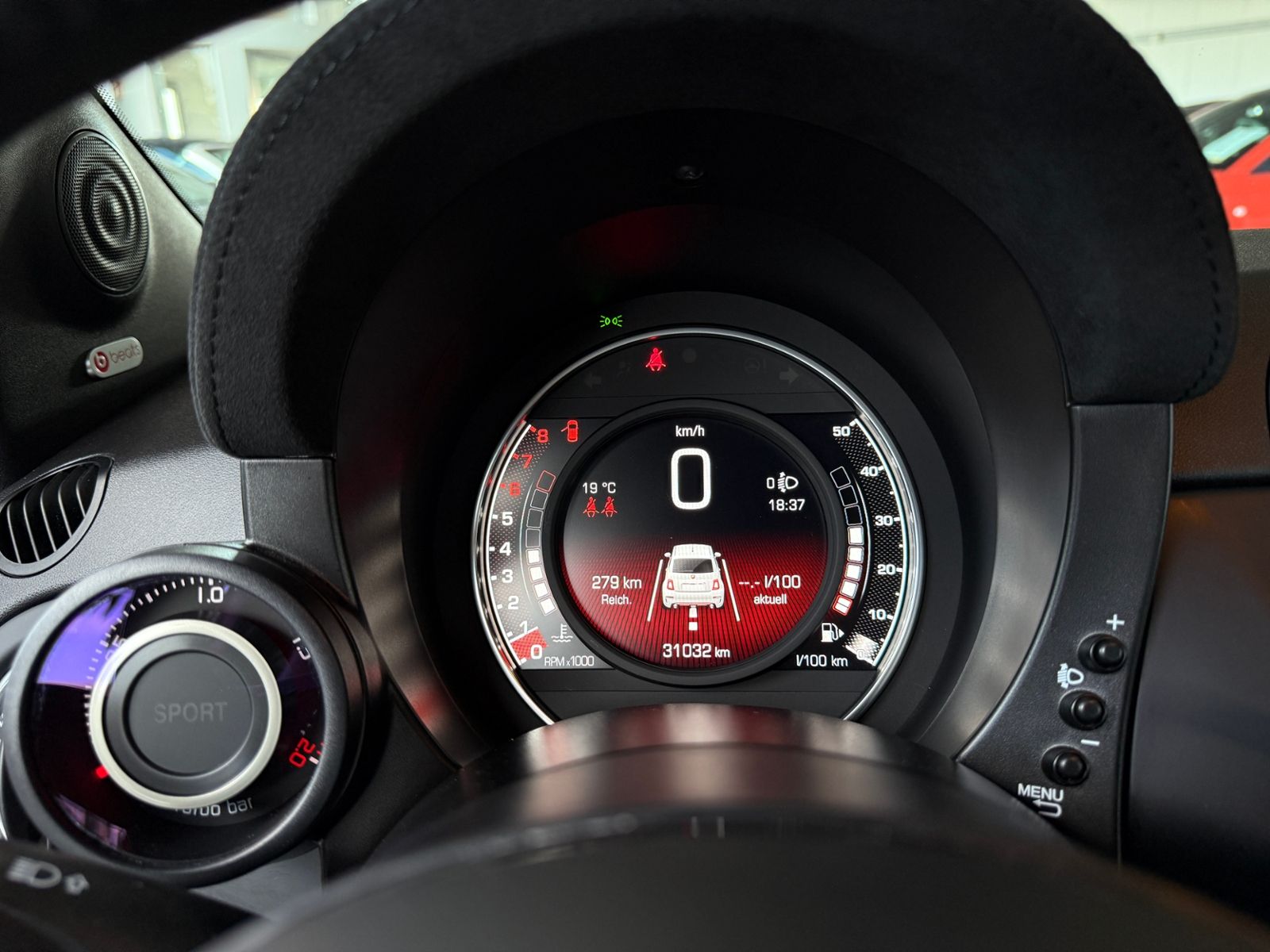 Fahrzeugabbildung Abarth 695 Competizione BEATS NAVI SABELT
