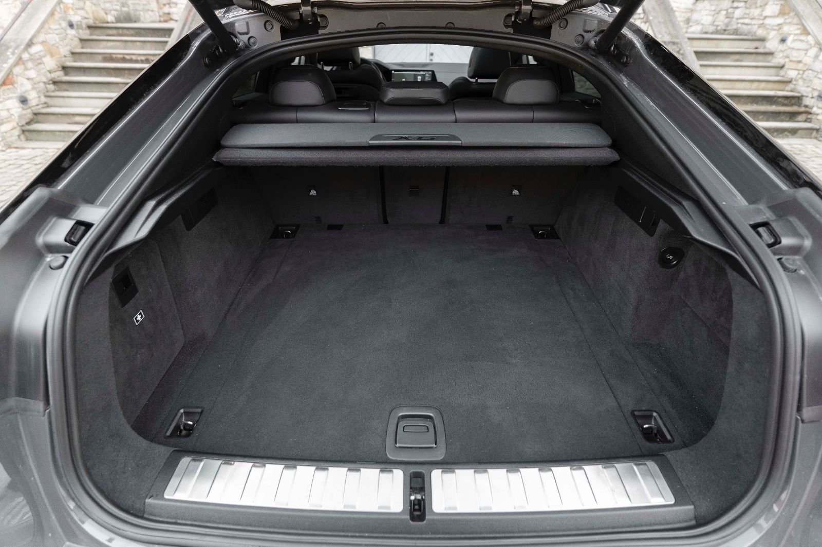 Fahrzeugabbildung BMW X6 xDrive 30 d M Sport LED AHK CARPLAY H&K HUD