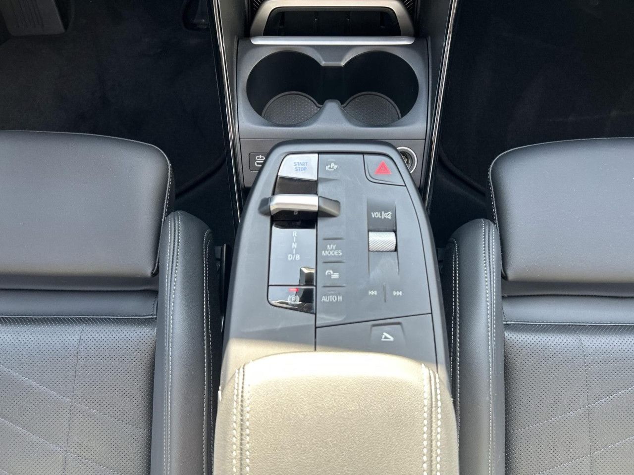 BMW iX2 - Bild 18