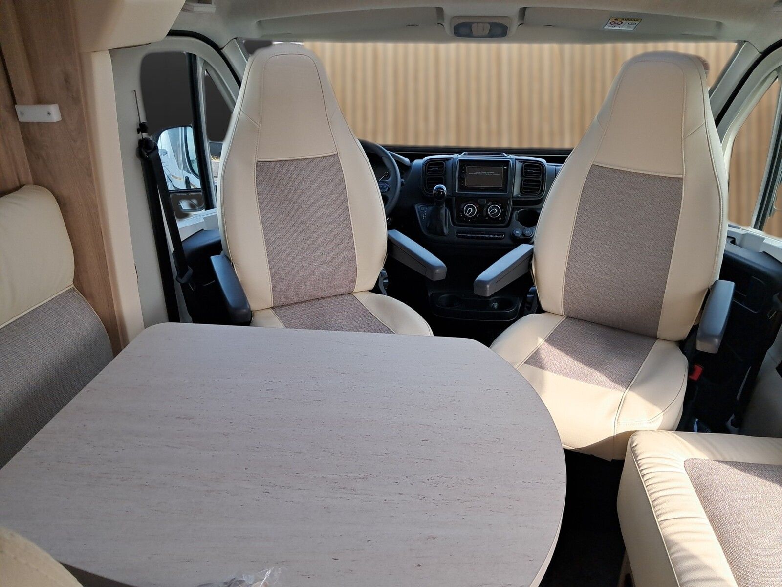 Fahrzeugabbildung Eura Mobil Profila RS PRS 695 EB Automatik + Mondial Paket