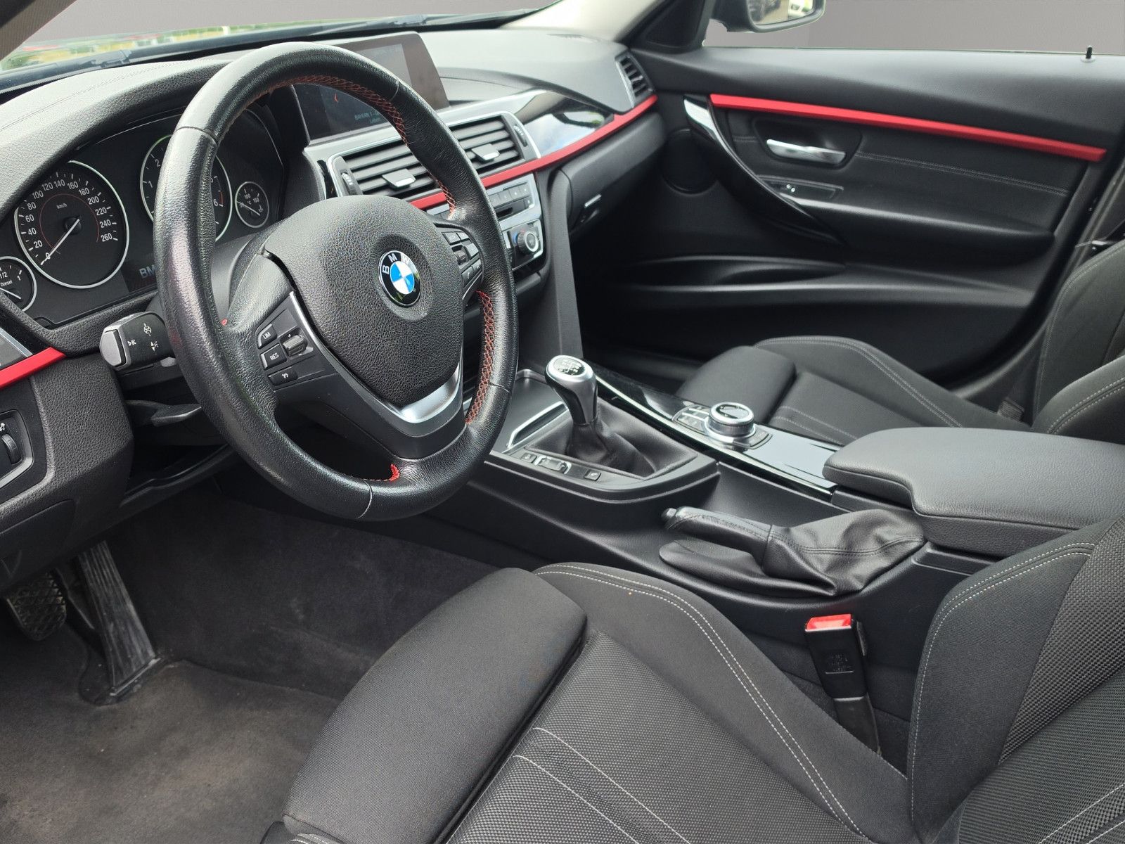 Fahrzeugabbildung BMW 3 Touring 318 d Sport Line Navi Led Scheinwerfer