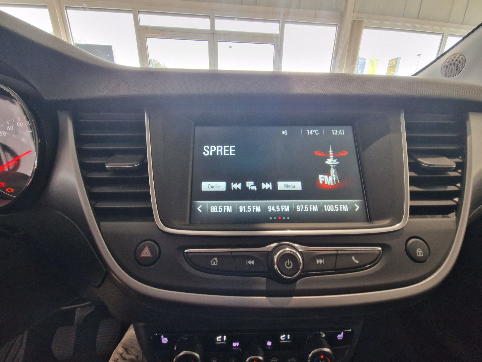 Fahrzeug 15 Fahrzeugabbildung Opel Crossland (X)