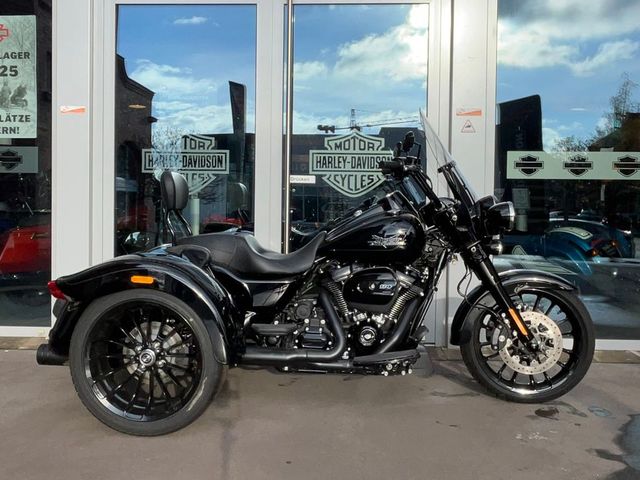 Harley-Davidson Freewheeler FLRT 114 mit Jekill & Hyde