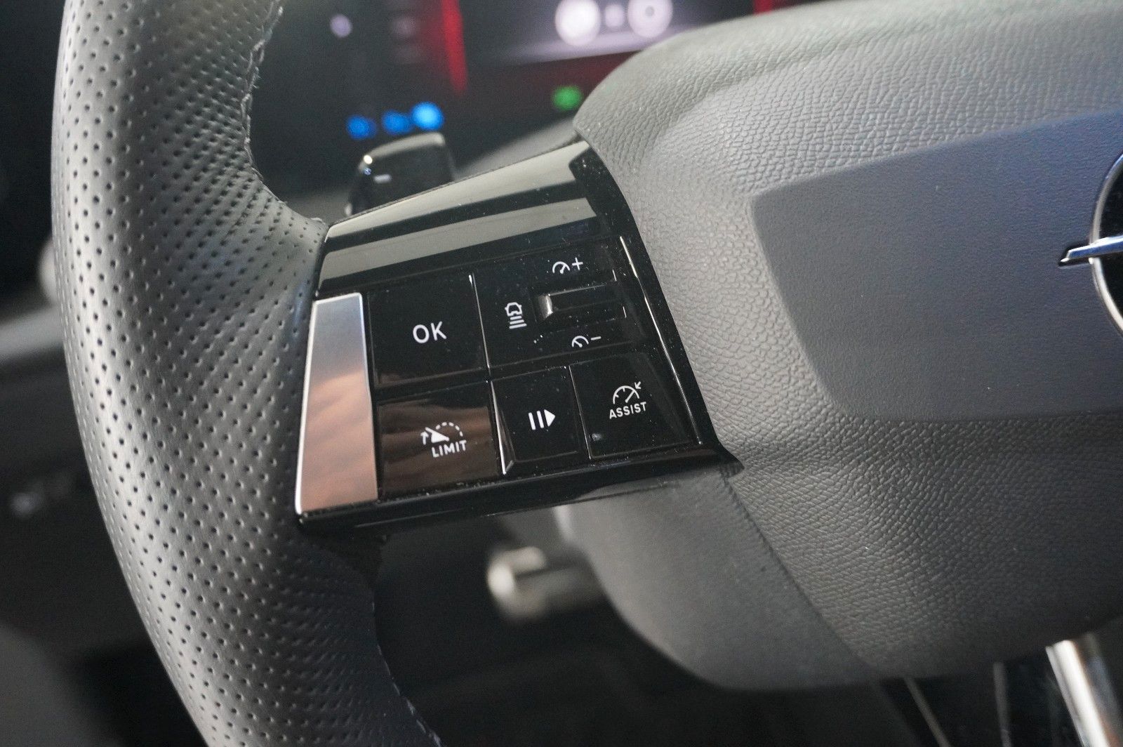 Fahrzeugabbildung Opel Astra L Lim. 1.6 HYBRID GS SPORT NAVI/LED/360°