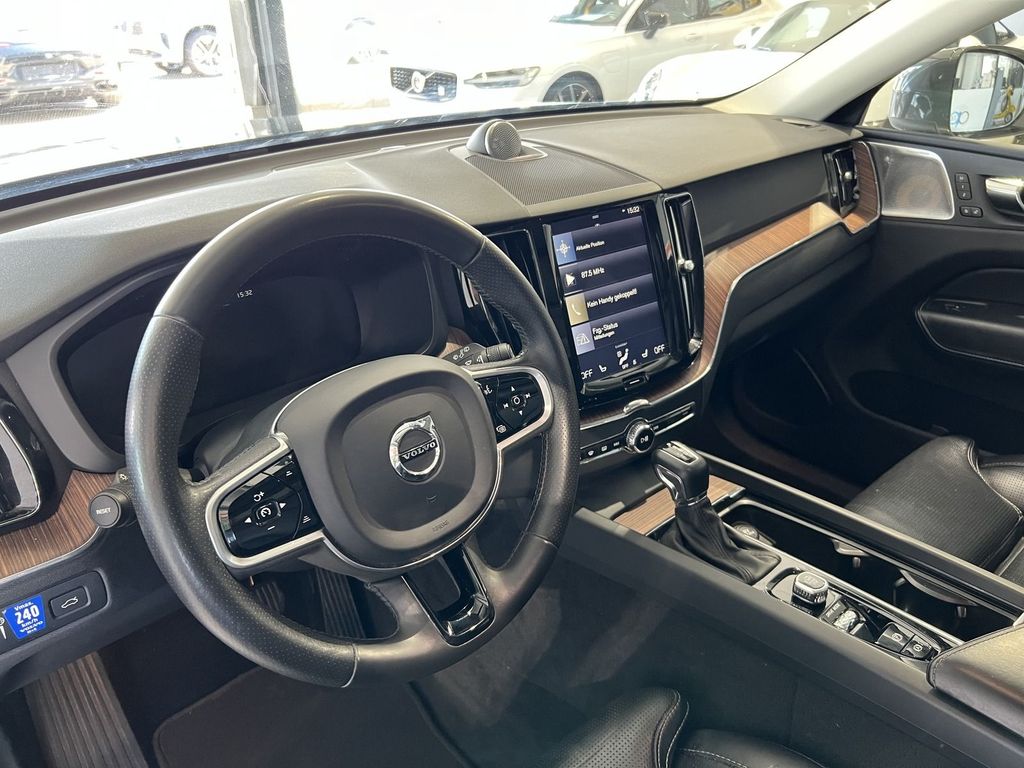 Volvo XC60 D5 Inscription AWD B&W Massage Pano Kamera