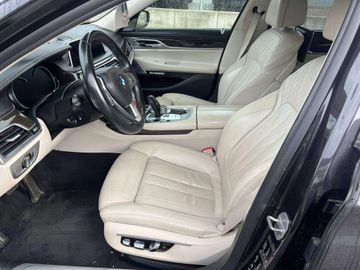 BMW 750 - 3