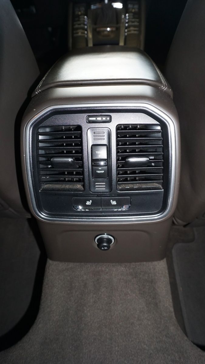 Fahrzeugabbildung Porsche Macan S *SITZBELÜFTUNG*PANORAMADACH*