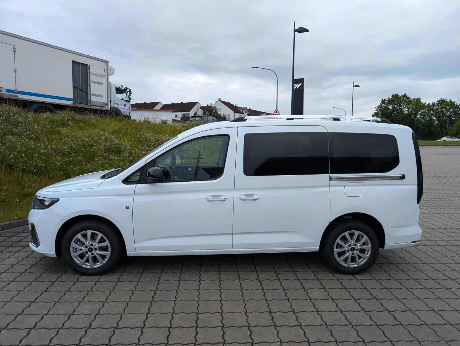 Ford Grand Tourneo Connect Titanium *Rollstuhlumbau* imagem 3