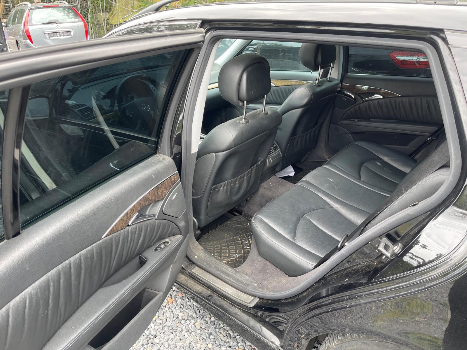 Mercedes-Benz E280 2005 — photo 17