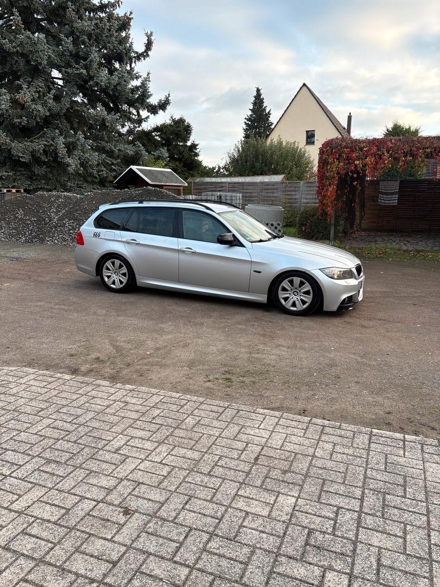 BMW 318 2011 — engine 143 HP (105kW)
