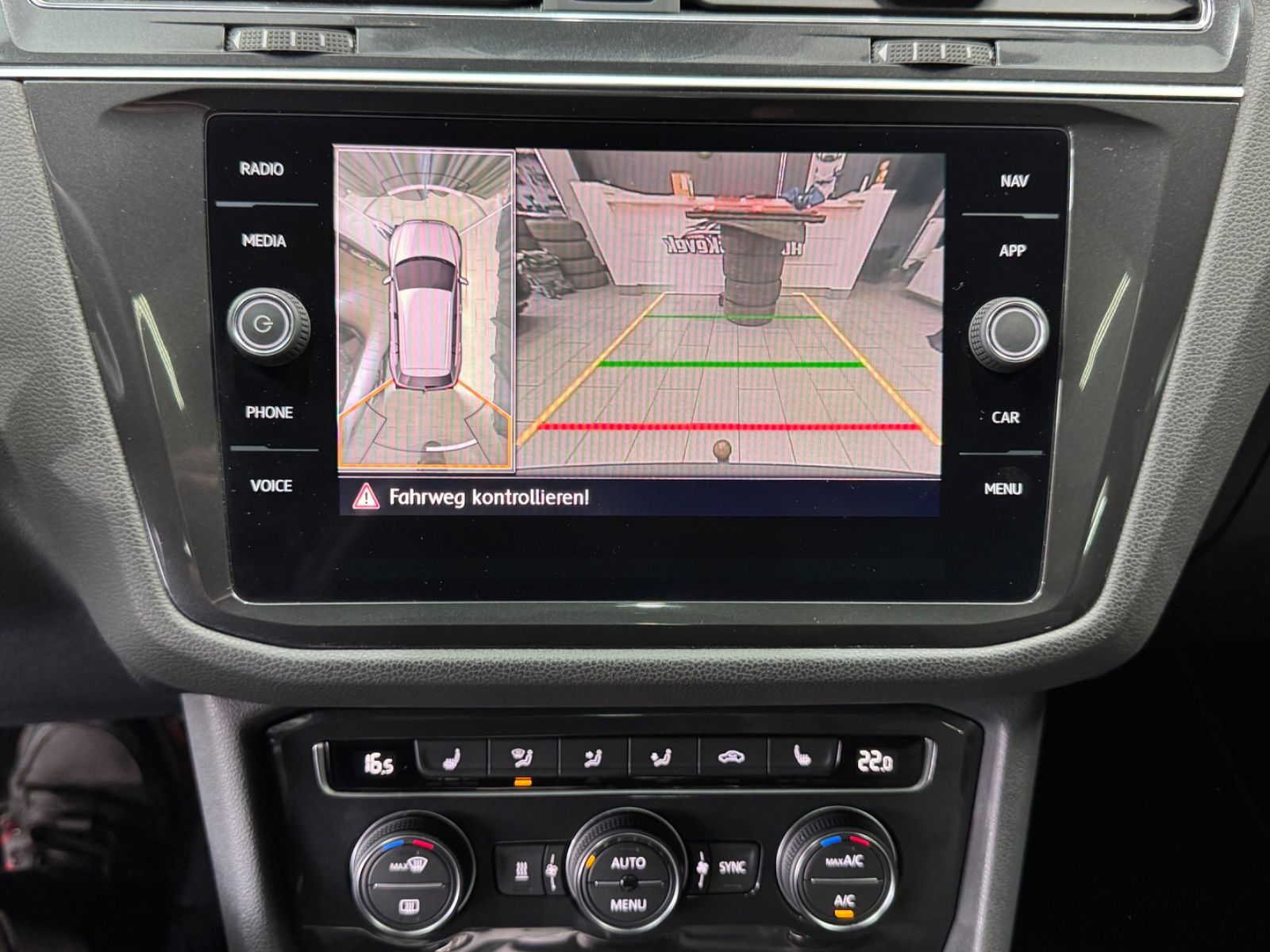 Fahrzeugabbildung Volkswagen Tiguan Allspace Highline 4Motion|R-LINE|PANO|AHK