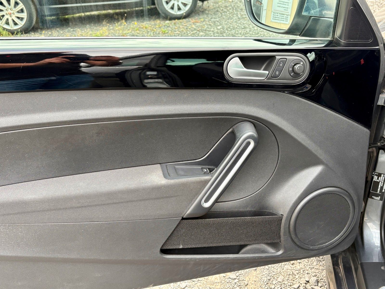 Fahrzeugabbildung Volkswagen Beetle 2.0 TSI DSG SPORT Navi Pano Xenon 147 kW