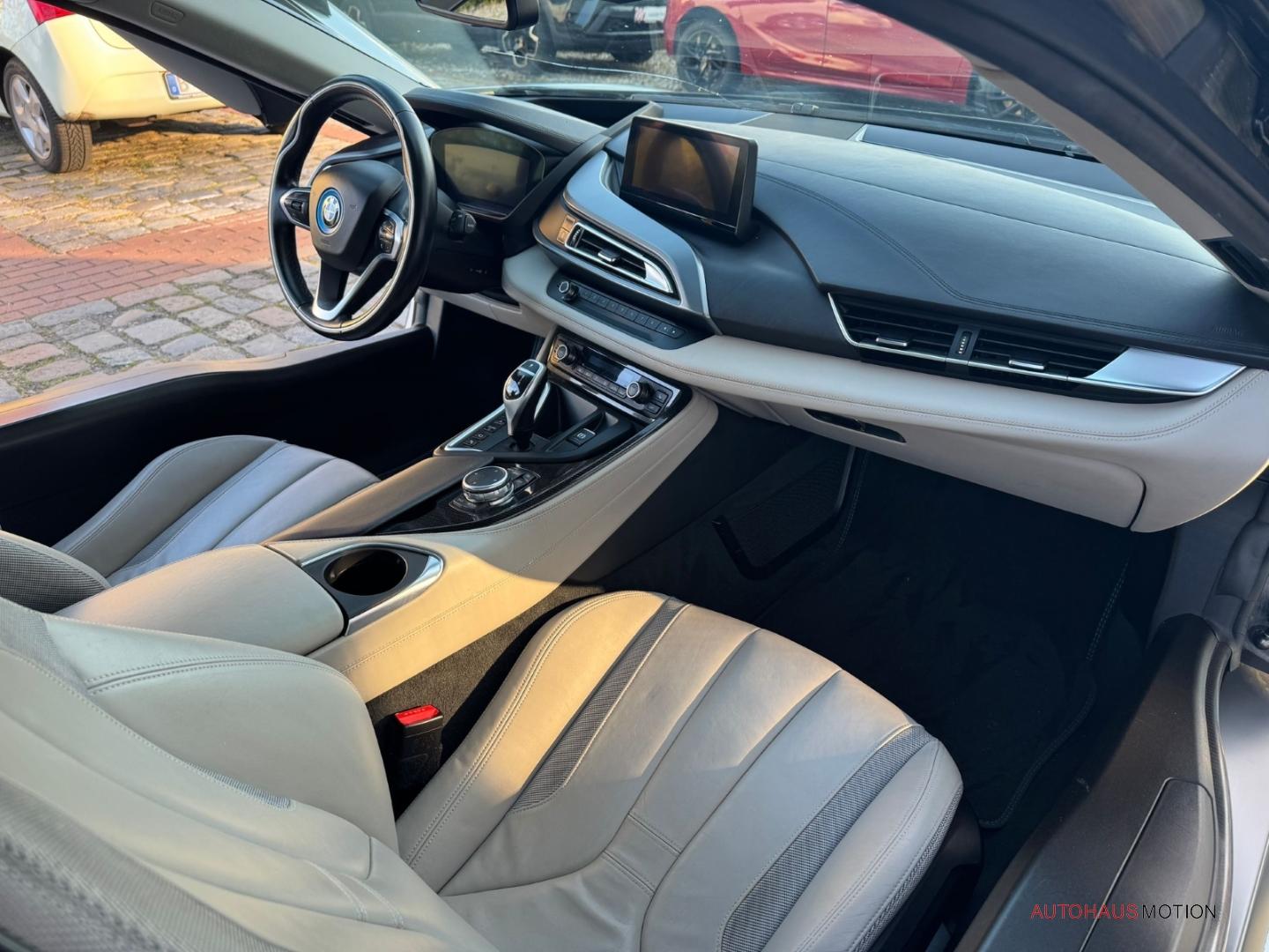 BMW i8 Coupe LED HUD SHZ LEDER KOLLISIONWARNER