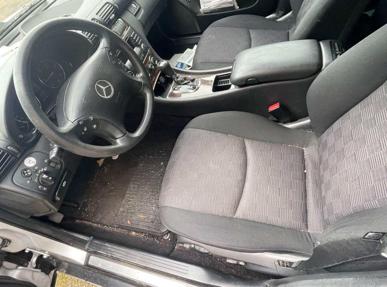 Mercedes-Benz C220 2004 — photo 9
