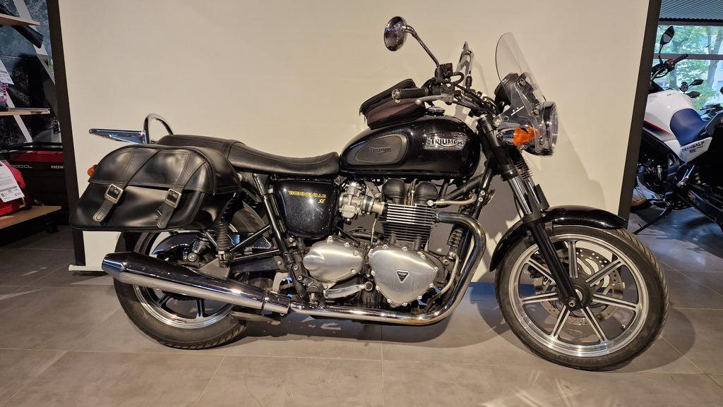 Triumph Bonneville SE EFI / Seitentaschen + Windschild