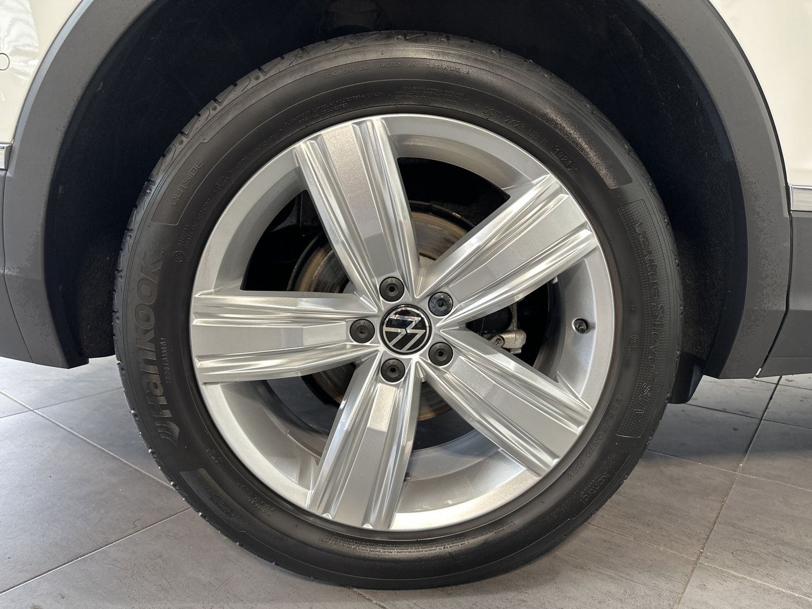 Fahrzeugabbildung Volkswagen Tiguan 2.0 TDI DSG Elegance 4Motion NAV+LED+19ZO