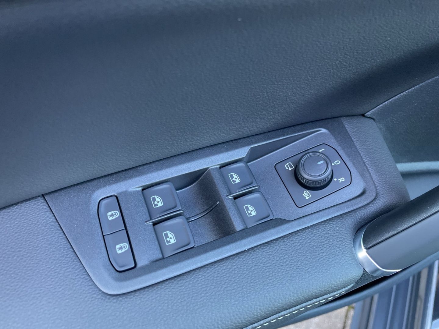 Touran R-Line 1.5TSI DSG AHK/Navi/LED/Kamera/ACC