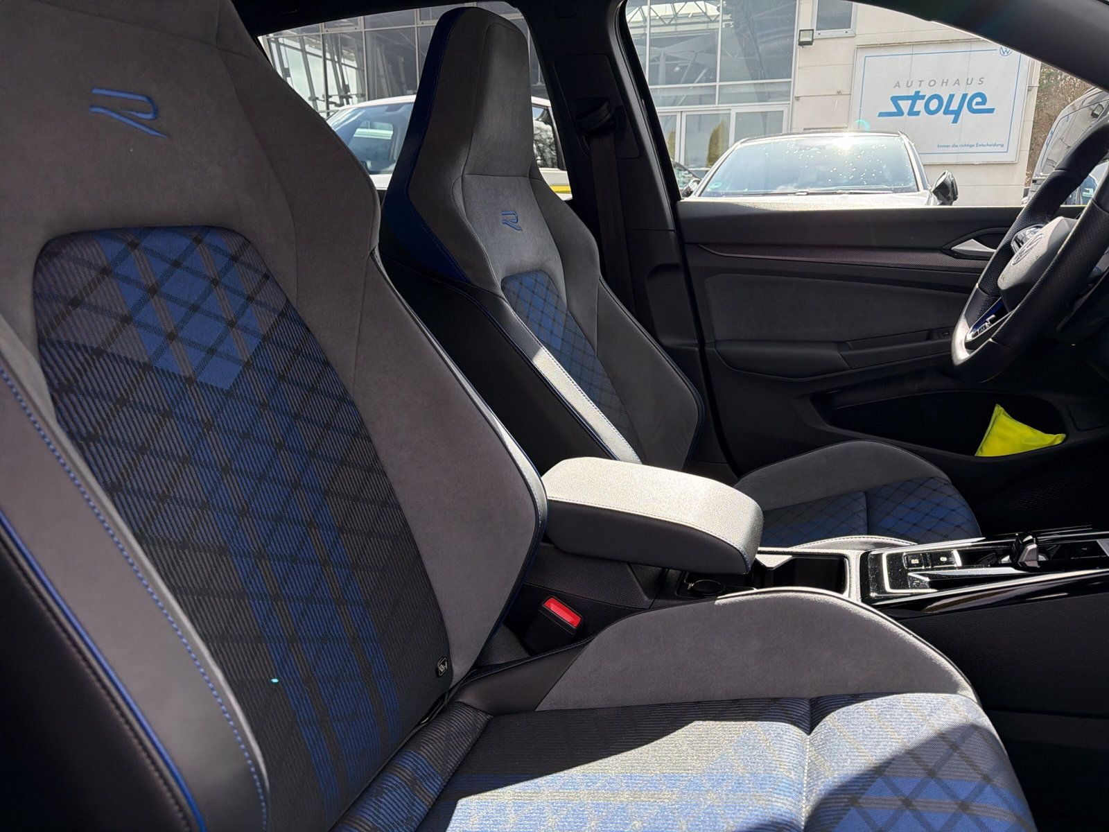 Golf R 4M Navi PANO AZV Harman Kardon R