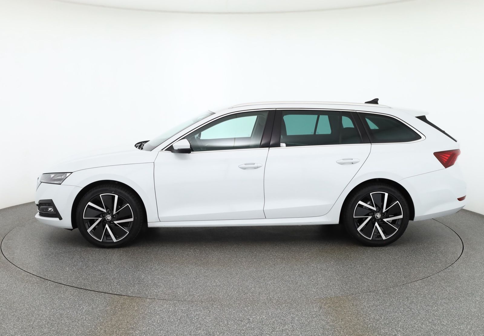 Skoda Octavia Combi 1.5 TSI Style LED Navi ACC Kamera foto 2